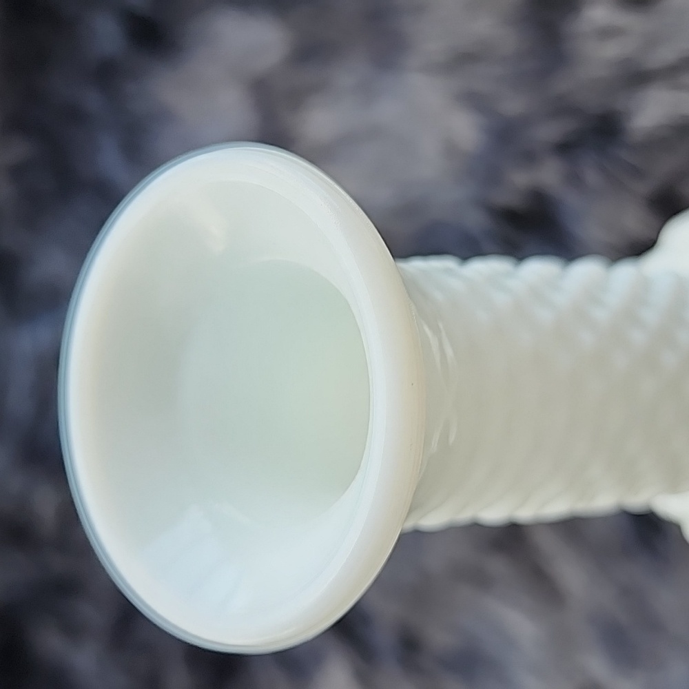 E.O. BRODY CO. VINTAGE MILK GLASS HOBNAIL VASE. - Picture 6 of 6